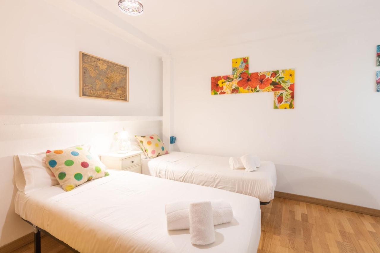 Goles Courtyard With Parking By Valcambre Lejlighed Sevilla Eksteriør billede