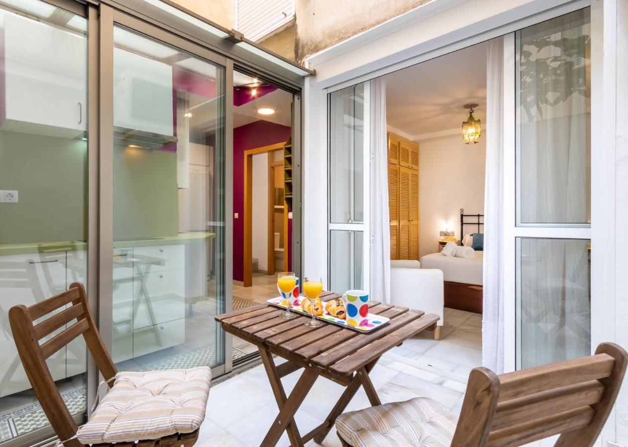Goles Courtyard With Parking By Valcambre Lejlighed Sevilla Eksteriør billede